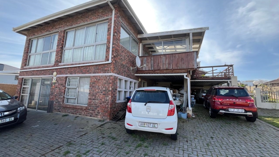 5 Bedroom Property for Sale in Wavecrest Eastern Cape